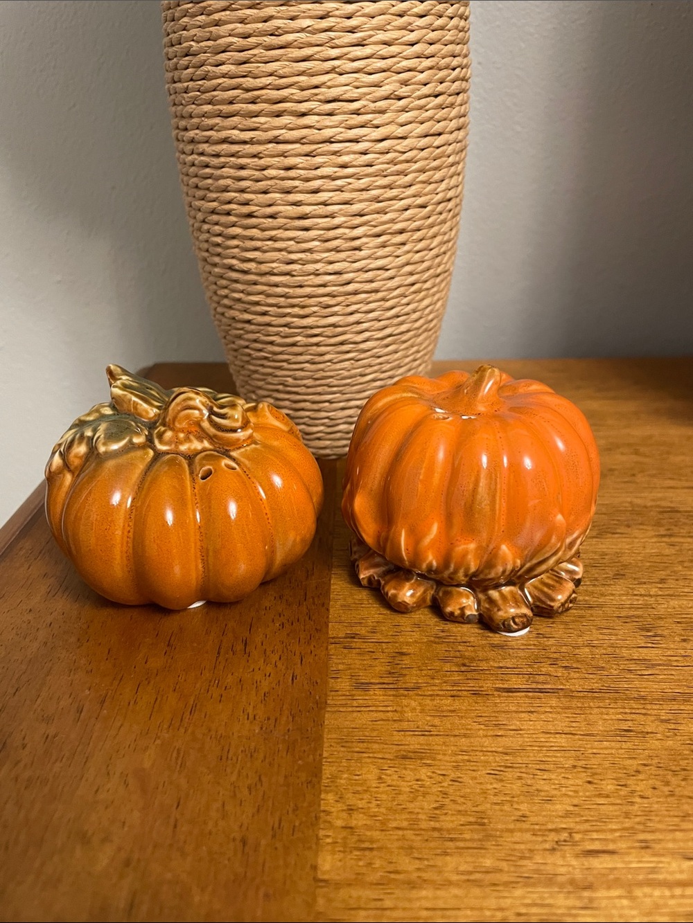 Pumpkins Salt & Pepper Shakers Set FALL AUTUMN HALLOWEEN THANKSGIVING Like New
